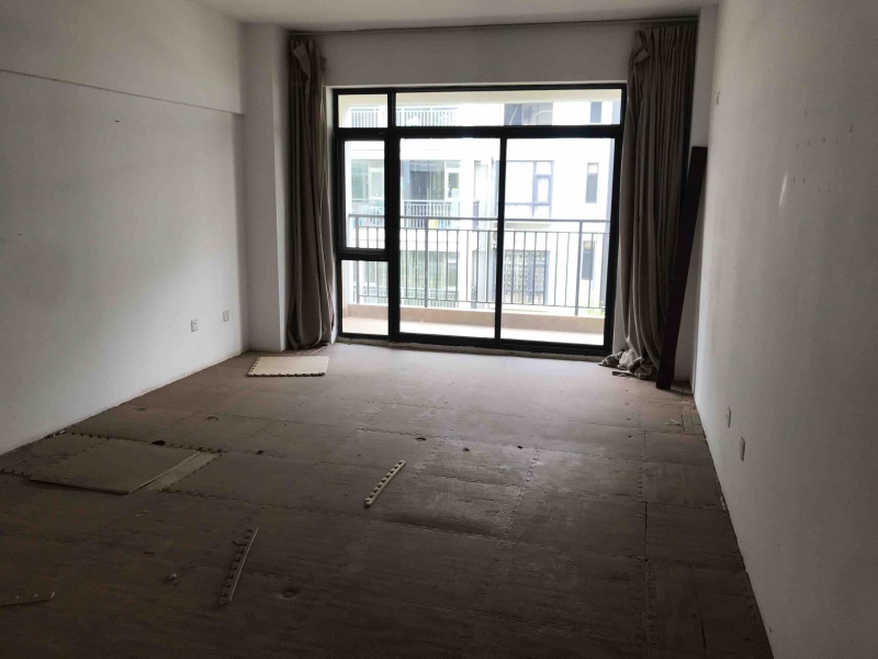 5室2廳3陽(yáng)臺(tái) 金江小區(qū)旭苑臥室